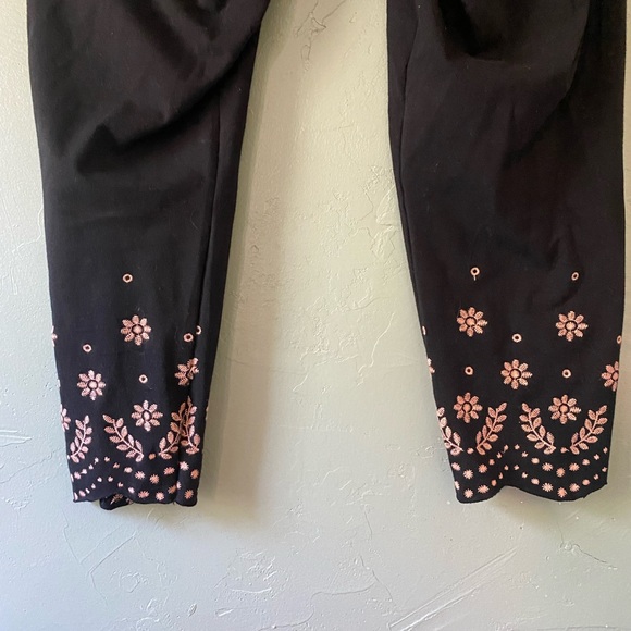 Torrid crop premium legging- scallop embroidery black size 2X - Picture 9 of 14